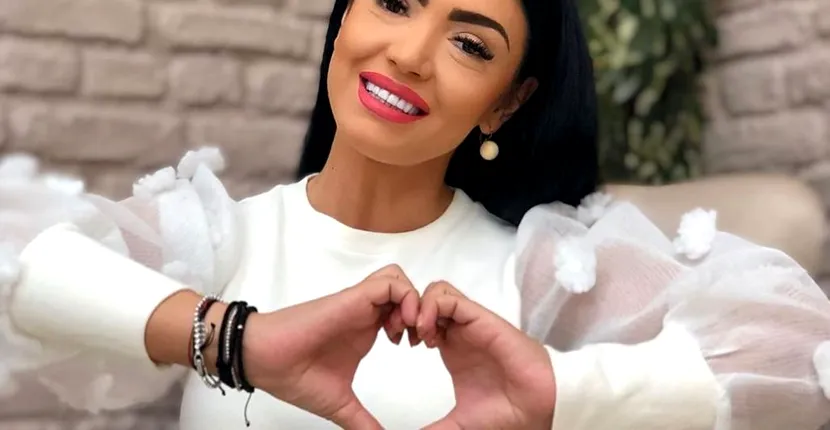 Andreea Mantea s-a lăsat fotografiată goală în cada cu spumă! Imagini incendiare cu prezentatoarea emisiunii 'Puterea dragostei'