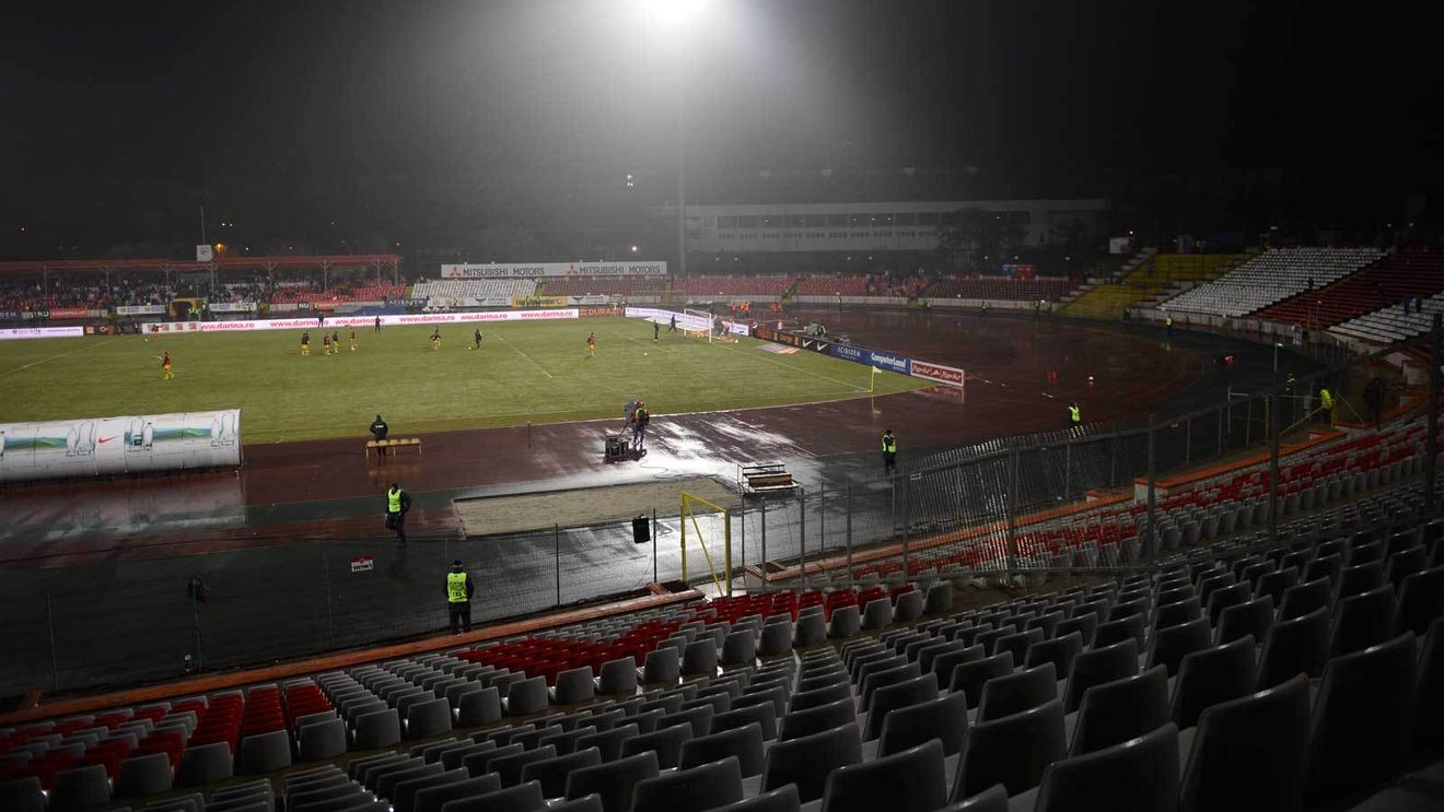 "E penibil!" În ce condiții se va juca Dinamo - Steaua: "Gazonul e pe jumătate ars". Ce echipă va fi dezavantajată de starea terenului?