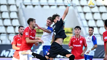 Daniel Oprița ”i-a tras de mânecă” pe jucătorii Stelei după partida cu CS Dinamo: ”Trebuie să le fie rușine.” Întrebat de legendele din tribună, antrenorul a spus: ”S-au luat cu mâinile de cap”