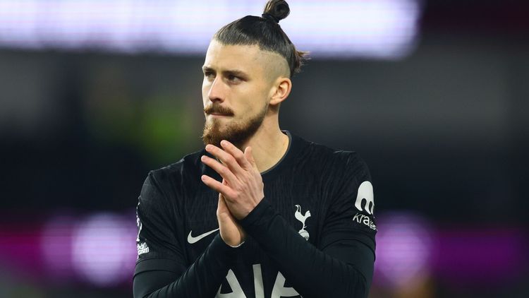 La câteva zile după ce s-a însurat, Radu Drăguşin a trecut printr-o adevărată umilință. Decizia antrenorului lui Tottenham
