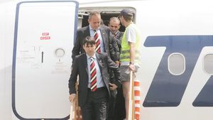 Tricolorii se întorc azi!