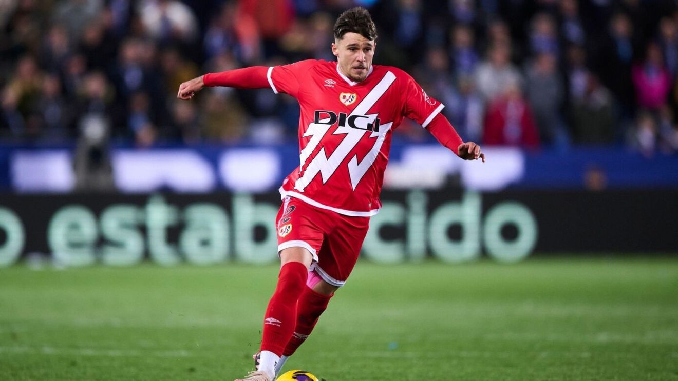 Transferul la Real Madrid care o lasă fără Andrei Rațiu pe rivala FC Barcelona. Afacerea carambol în care un club din Premier League plăteşte 25.000.000 pentru clauza de reziliere