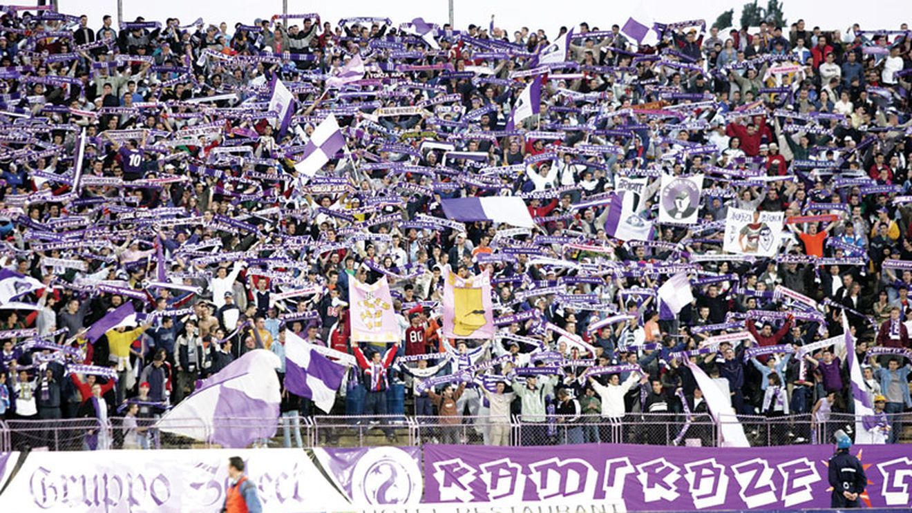 Fanii vor alt patron la Poli