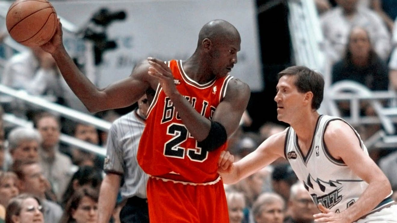 14 milioane de dolari pentru tricoul lui Michael Jordan! Cine a cumpărat piesa din ultima sa finală NBA