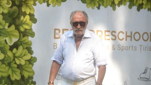 Ion Țiriac, două tranzacții imobiliare spectaculoase în centrul Bucureștiului. Pe una dintre clădiri ar fi vândut-o cu 10.000.000 de euro