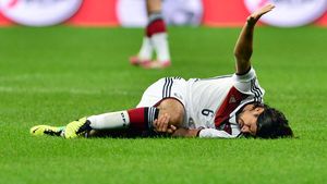 Real Madrid ia două milioane de euro de la FIFA după accidentarea lui Sami Khedira