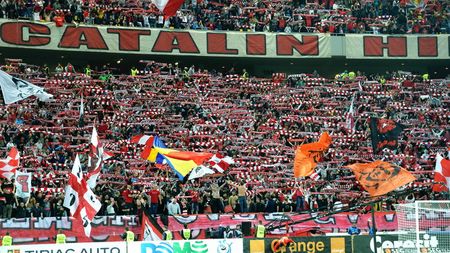 FOTO | Ironiile dinamoviștilor în Derby. Ce mesaje au avut fanii de la Peluza Sud pentru rivalii din Ghencea și fotbaliștii pe care-i susțin