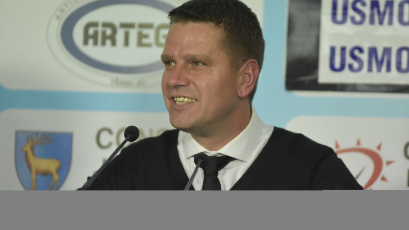 Flavius Stoican, show la conferința de presă dinaintea partidei cu Hermannstadt Sibiu: "Ai fi de acord ca jucătorii tăi să facă videochat?" Reacția fabuloasă a tehnicianului