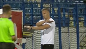 Imaginea momentului în Liga 1! Daniel Pancu i-a „pus cruce” FCSB-ului, după golul care a consfințit umilința echipei lui Gigi Becali | FOTO & VIDEO