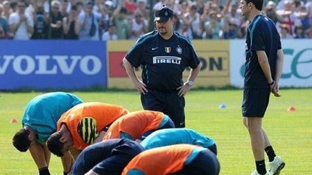 FOTO **Chivu și Alibec, "îngenuncheați" de Benitez, la primul antrenament!:)