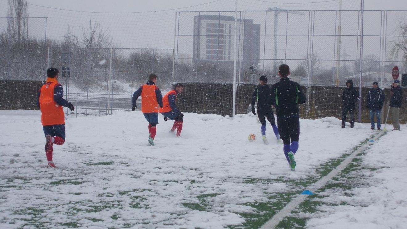 4-4, ca la teatru! ACS Poli a făcut egal într-un amical cu o echipă de Liga a III-a, pe un teren acoperit de zăpadă. Ce a spus Leo Grozavu