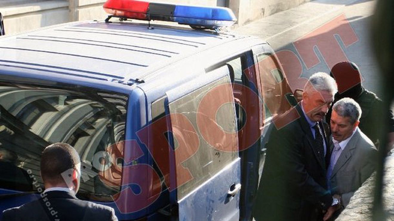 "Le ziceam arbitrilor să se ducă să dea banii înapoi, dacă au luat, cât nu e prea târziu"** Ce a declarat Avram în fața instanței