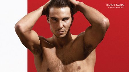 FOTO ȘI VIDEO | Tommy Hilfiger și cel mai sexy campionat de tenis din New York: așa s-a lansat campania globală cu Rafael Nadal în rol de brand ambasador. Ibericul a aruncat la coș timiditatea și a jucat tenis pe dezbrăcate