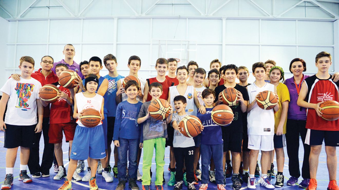 ProSport vă prezintă serialul "Ce trebuie să știi pentru aâ€‘ți orienta copilul spre un sport". Episodul 2: Baschetul, sportul care te ține mereu cu capul sus