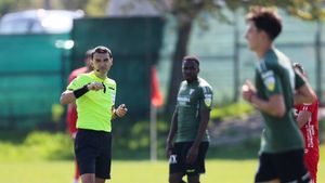 Știrea momentului în fotbalul românesc! Ovidiu Hațegan a făcut un nou pas spre revenirea în arbitraj