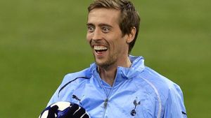 CrOUCH!!!** Atacantul a pățit-o rău de tot contra lui Newcastle! FOTO TERIBIL: "Medicul îi ținea dinții în palmă"