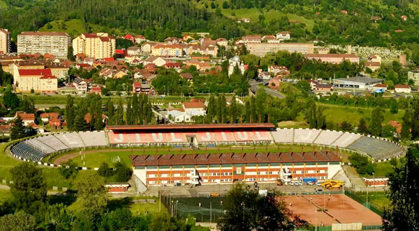 La Petroșani au început lucrările de omologare a stadionului pentru Liga 2.** Jucătorii ofertați de Energeticianul