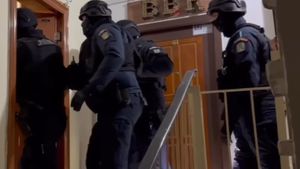 Mascații au intrat peste un suporter la CSA Steaua. A primit control judiciar 60 de zile pentru promovarea cultului lui Adolf Hitler și folosirea unor expresii naziste pe rețelele sociale