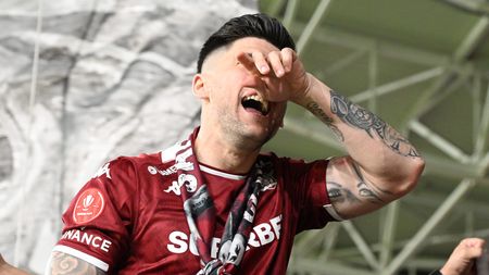 Cristi Săpunaru, magnet pentru juniorii Rapidului! Un selfie care spune totul despre popularitatea fostului căpitan