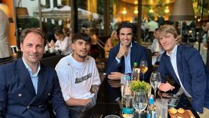 Destinul crunt al lui Florinel Coman: a rupt contractul cu frații Victor și Giovanni Becali, care au avut grijă de el în trecut, iar acum decizia l-a lovit ca un bumerang! Cum ar fi picat transferul la arabi din cauza lăcomiei agenților pe care îi are acum fotbalistul