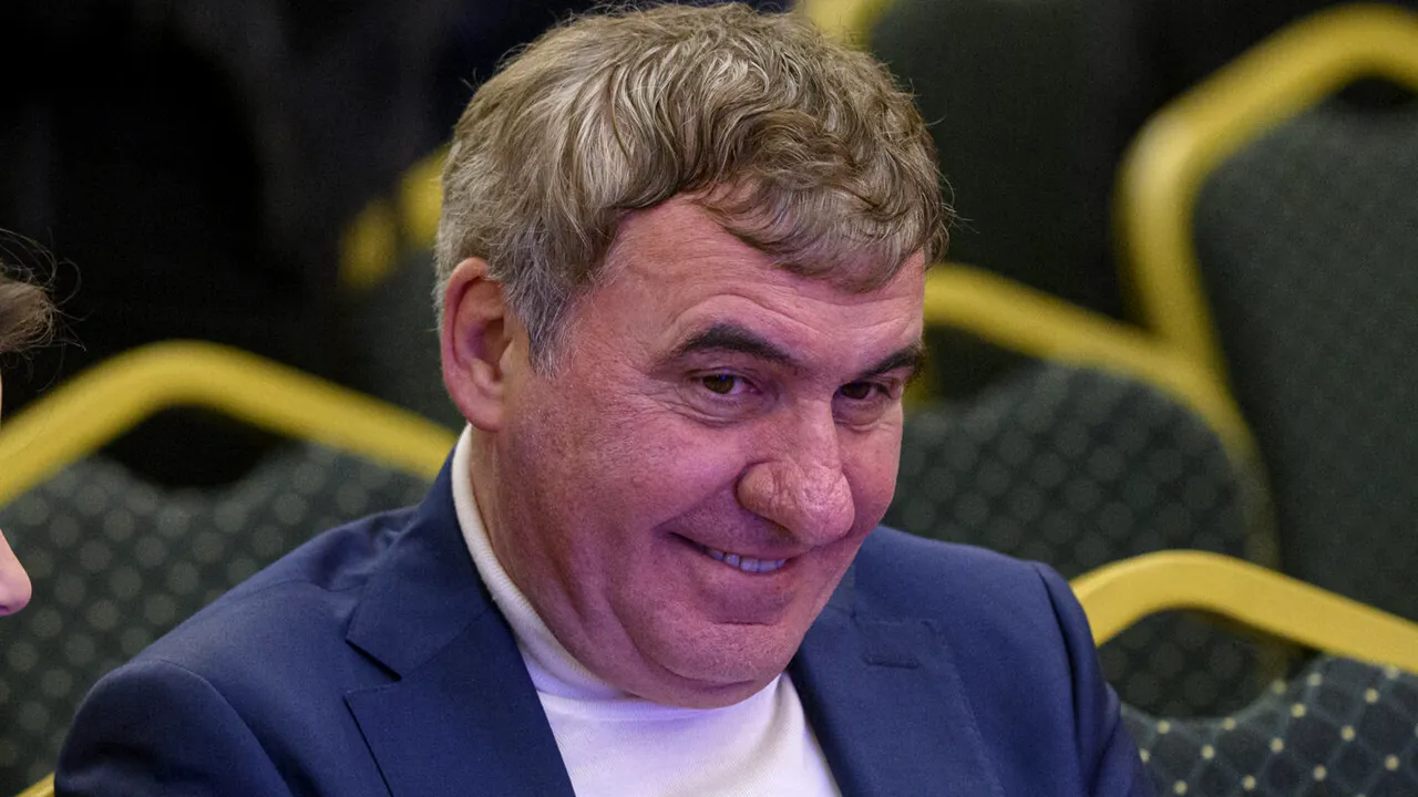 Gică Hagi a prins un 11 de legendă, alături de Maldini, Zidane și Ronaldo! A fost ales de uriașul Roy Keane în echipa ideală a adversarilor
