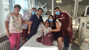 Imagini copleșitoare de la spital cu fotbaliștii Rapidului printre copiii bolnavi