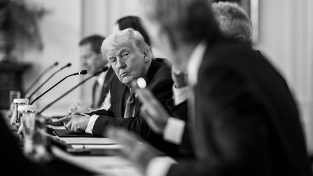 „Lăsați Groenlanda în pace”: Imnul national al SUA, întrerupt la Londra în fața a milioane de telespectatori