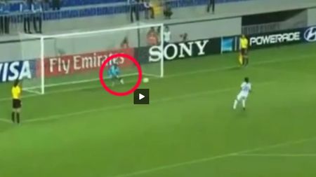 Probabil cel mai prost goal-keeper din lume! VIDEO - Și-a luat "urechi" din penalty, la o execuție penibilă