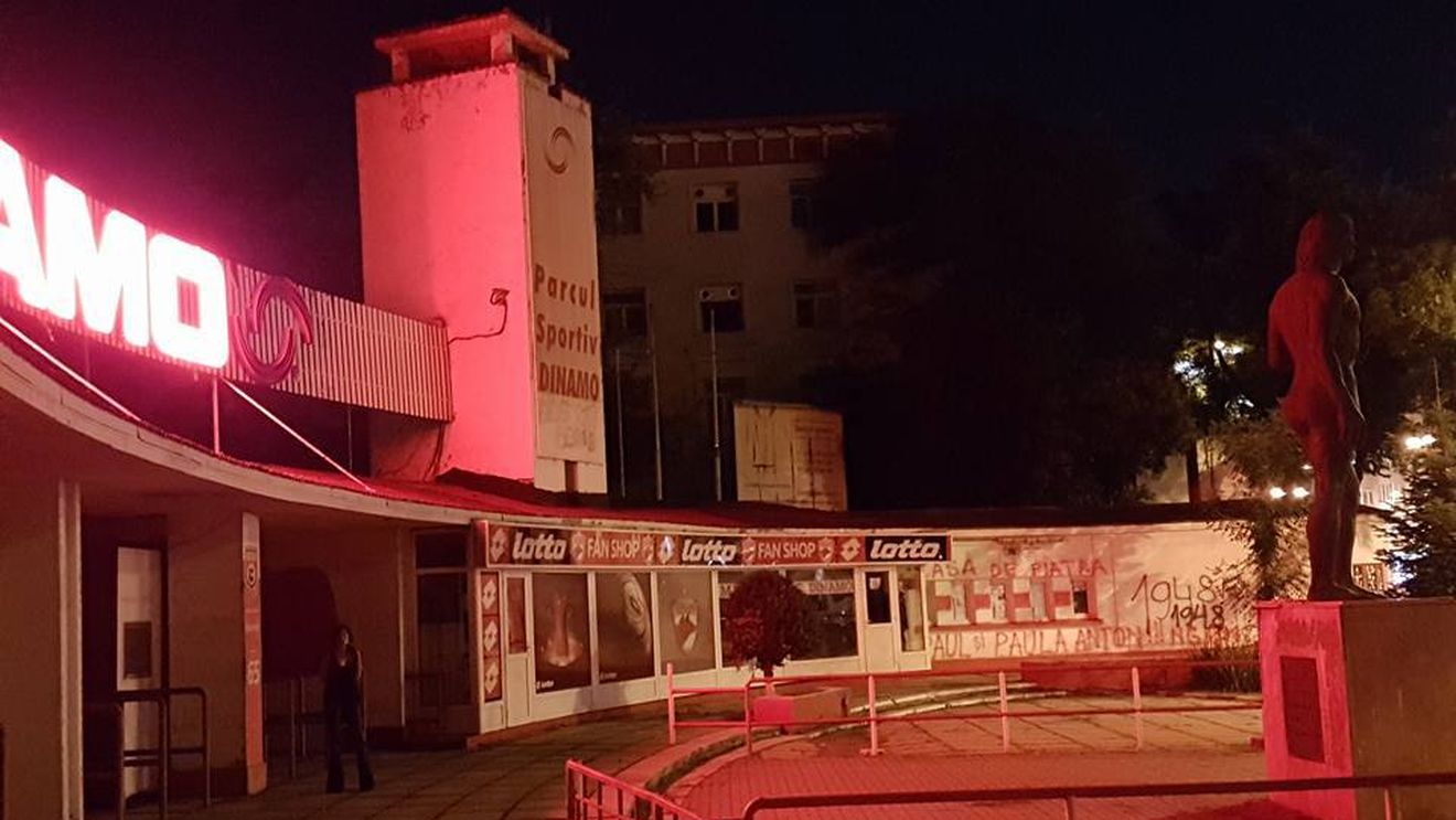 FOTO | Suporterii lui Dinamo, extrem de nervoși după campania de transferuri din această vară! Mutarea pe care au cerut-o: "Te așteptăm ACASĂ‚!"