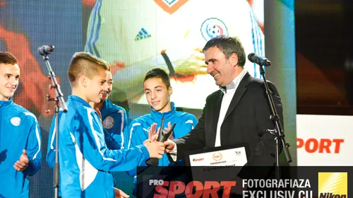Moștenirea Regelui!** Gheorghe Hagi, cel mai bun fotbalist român din toate timpurile, a fost premiat în cadrul Galei ProSport 15 ani chiar de fiul său