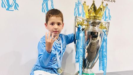 „Messi de Moldova”. Cristi Oprea a semnat cu Manchester City la numai 8 ani şi a fost prezentat ca un superstar