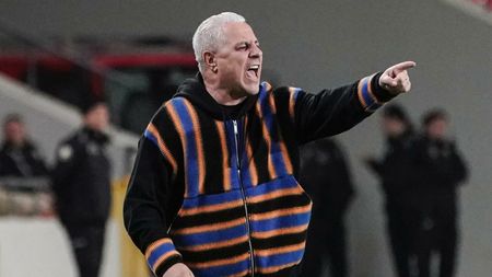 Marius Șumudică a făcut senzație cu hanoracul său multicolor! Ce firmă poartă și cât costă un astfel de „exemplar rar”