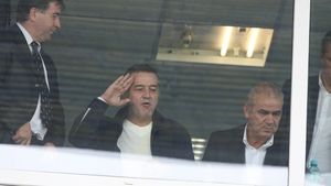 "Mititelu dispare în șase luni de la Craiova"** Ce jucători i-a cerut Lăcătuș lui Becali