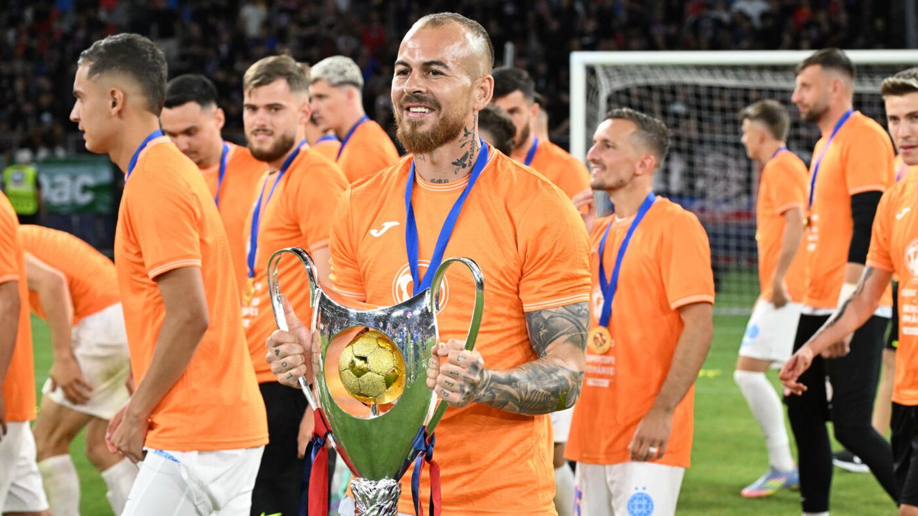 Cum şi-a făcut apariția Denis Alibec la partida FCSB - Inter Escaldes. Meme Stoica l-a luat în primire şi l-a făcut să râdă cu poftă