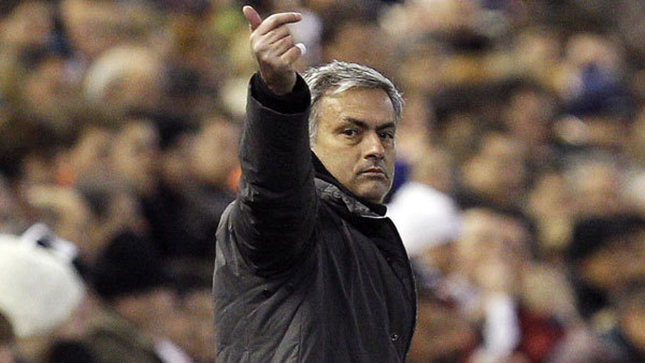 Mourinho, pus la zid de zeci de mii de fani!** Îl vor pe Kaka TITULAR în "dubla" cu Barcelona și "finala" cu United