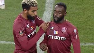 Pierdere mare pentru CFR. Un titular a plecat de la echipă. Dan Petrescu: "Suntem descoperiți acolo și asta mă nemulțumește"