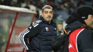Liviu Ciobotariu a dezvăluit ce s-a întâmplat în vestiar, la pauza meciului FC Botoșani - U Cluj 1-2! Antrenorul moldovenilor nu s-a ferit să arunce vina pe jucătorul său pentru înfrângere: „Nu a fost inspirat”
