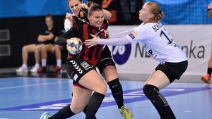 Vardar Skopje s-a calificat cu maxiumum de puncte în grupele principale ale Ligii Campionilor. CSM București își încheie parcursul în prima fază, duminică, în Sala "Dinamo", cu Vistal Gdynia