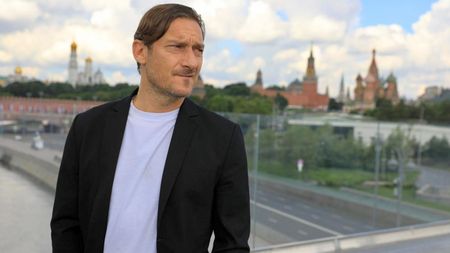 Unul dintre „zeii” fotbalului, fostul căpitan de legendă al Romei, Francesco Totti, a împlinit luni 45 de ani!