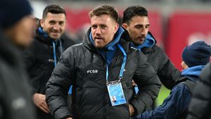 S-a aflat când va putea Mihai Pintilii să fie antrenor cu acte la FCSB! Anunțul făcut de FRF: „Va avea toate documentele în regulă”. VIDEO