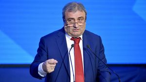 Cornel Dinu îl „distruge” pe Mihai Stoichiță: „E ceva înfiorător! Putea să antreneze cafeaua acolo” | VIDEO EXCLUSIV ProSport Live