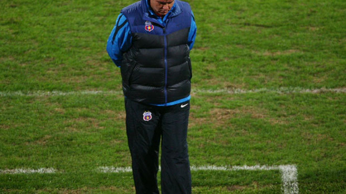 Lăcătuș se dezice de ceilalți steliști: "Nu din cauza barei nu a dat Surdu gol"