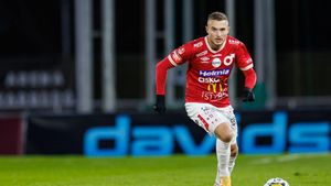 Dinamo forțează transferul unui mijlocaș central suedez! Kopic e disperat să primească întăriri
