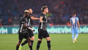 Golul lui Ianis Hagi i-a dat pe spate și pe cei care se ocupă de contul oficial Superlig. Cum au descris reușita românului