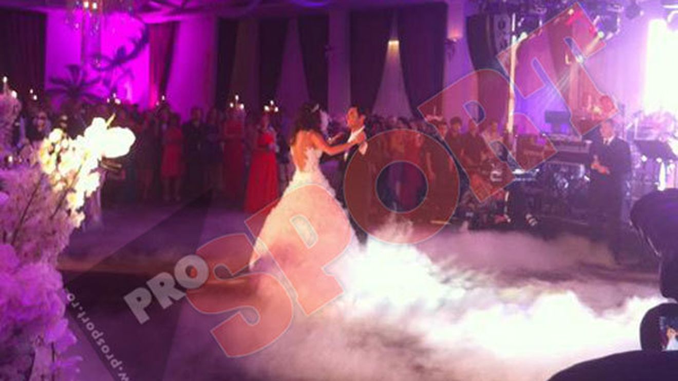 VIDEO** de la nunta anului! "Atotstivuitorul" Borcea la proba de "învârtit" mireasa! :) Alina Vidican le-a arătat invitaților lenjeria intimă