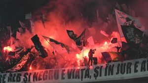 România nefardată în Cluj, oraşul cosmopolit pe care Emil Boc îl vrea la nivelul marilor oraşe europene: ambulanța a sosit după 40 de minute la copilul lovit cu bâta în cap de fanii lui U Cluj, iar spitalul i-a refuzat efectuarea unui CT!