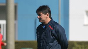 Lacatus: "Daca pierdem si CFR bate, nu mai sunt sanse la titlu"