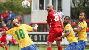 Un jucător român plecat de doi ani în Anglia, la muncă, a revenit în ţară şi va evolua în Liga 3. ”Am lucrat, am jucat în Liga 9, am promovat cu FC România, dar era greu”