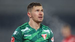 Doliu la UTA! Mama titularului de drept a murit și Mircea Rednic e obligat să cheme de urgență un jucător de la Arad pentru meciul cu U Cluj