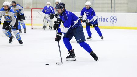 De la primii pași pe gheață la performanță în hochei: cum arată drumul spre succes pentru copiii din echipele de hochei susținute de Fundația Țiriac